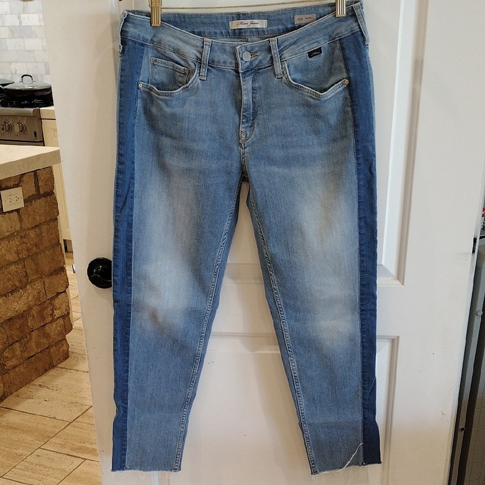 Mavi Jeans ADA Boyfriend Size 30 Medium Wash Darker Side Strip Midrise Raw Hem